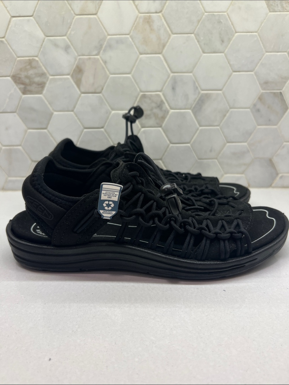 Women's UNEEK II Open-Toe Sneaker Sandal Black Size 9 - Picture 2 of 7